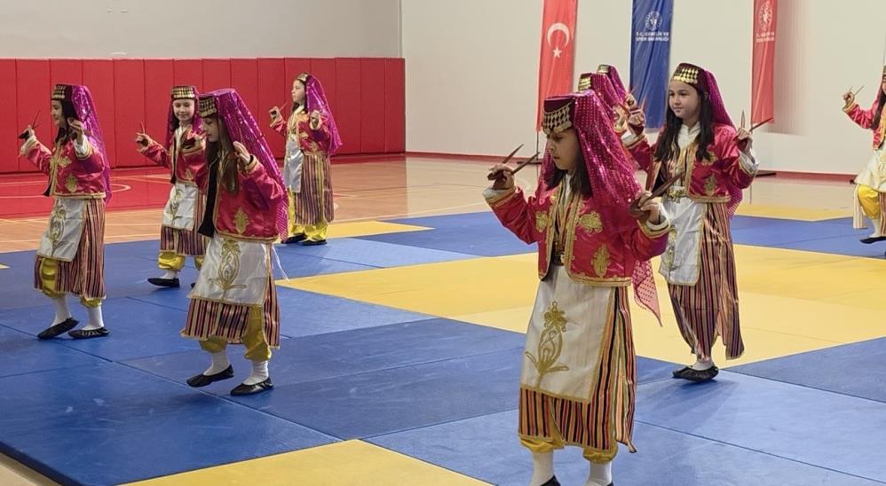 Çorum'da gençler ve çocuklar gösterileriyle alkış topladı
